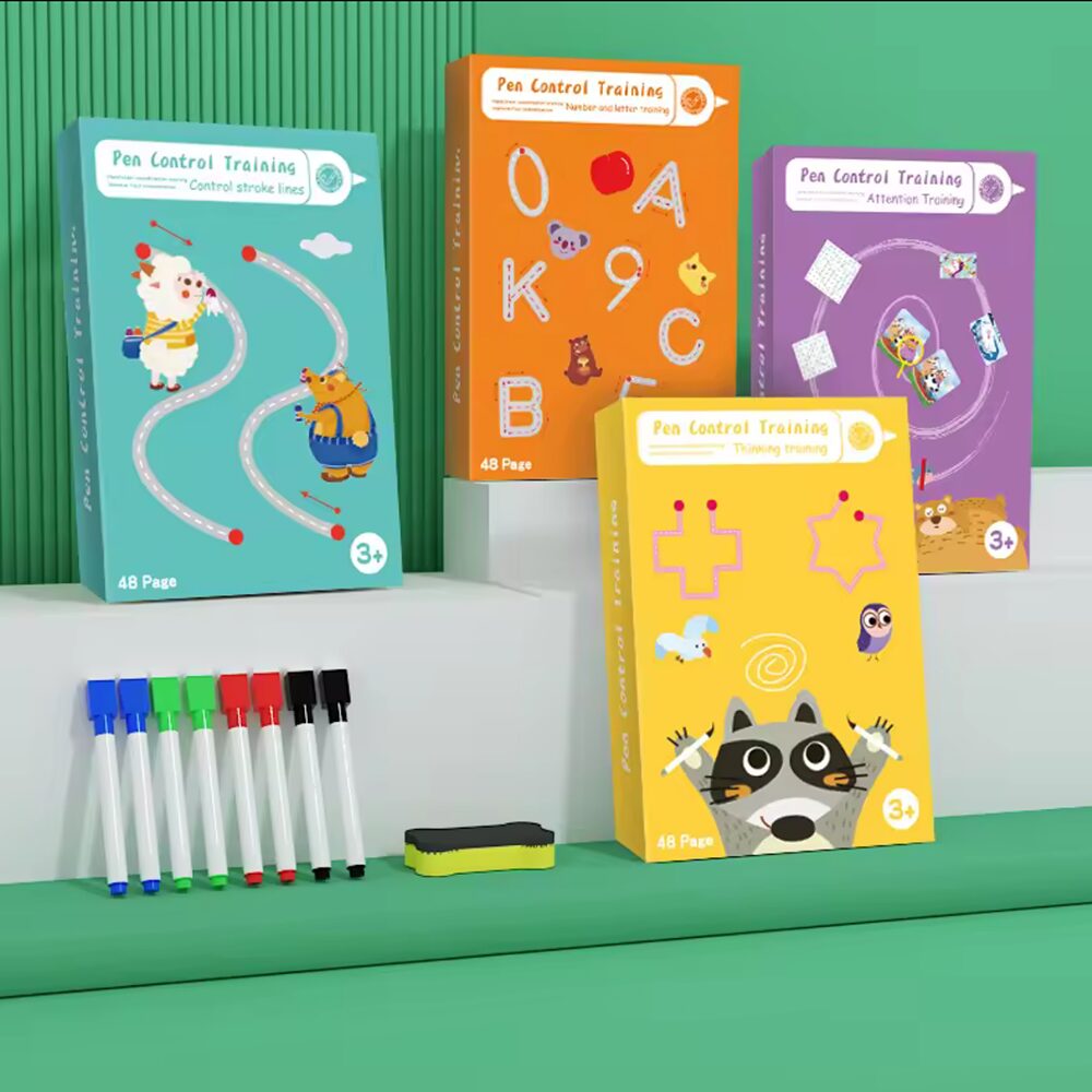 Cahiers de formation au contrôle du stylo pour enfants, accompagnés de marqueurs effaçables multicolores et d'une gomme, posés sur une étagère verte.