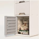 Meuble compact pour rangement enfant avec tiroirs et compartiments spacieux.