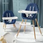 Chaise haute repas bébé évolutive en bleu foncé, avec harnais de sécurité et plateau amovible, idéale pour les repas des enfants.